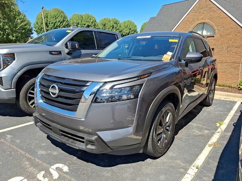 Used 2025 Nissan Pathfinder SV AWD/4WD image 1
