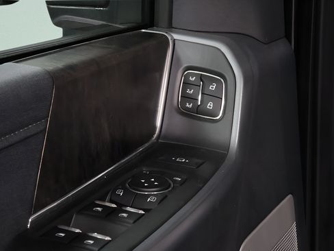 Used 2024 Ford F250 Lariat w/ Lariat Ultimate Package AWD/4WD image 25