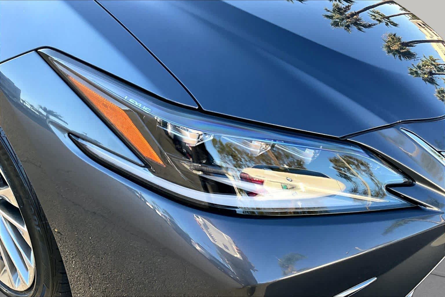 Used 2023 Lexus ES 300h w/ Accessory Package (Z1) FWD image 26