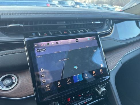 Used 2022 Jeep Grand Cherokee Summit w/ Luxury Tech Group V image 16