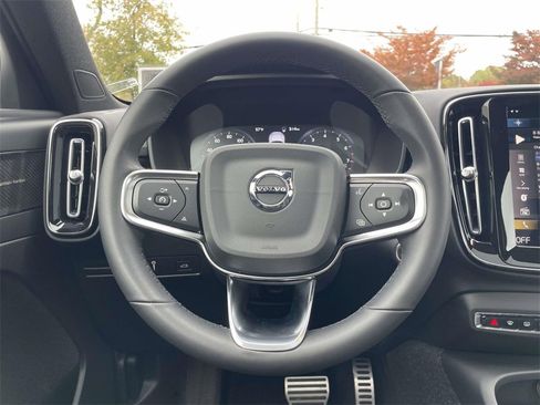Used 2022 Volvo XC40 T5 R-Design w/ Climate Package image 20