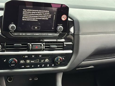 Used 2024 Nissan Pathfinder SV image 19