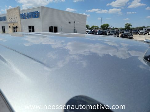 Used 2025 GMC Sierra 3500 SLT w/ SLT Premium Package AWD/4WD image 8