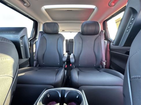Used 2025 Kia Carnival SX Prestige image 13