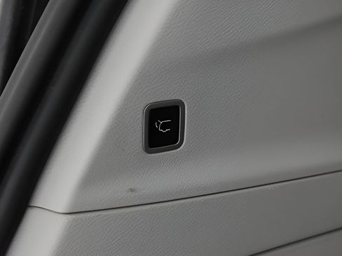 Used 2023 Chrysler Voyager LX FWD image 37