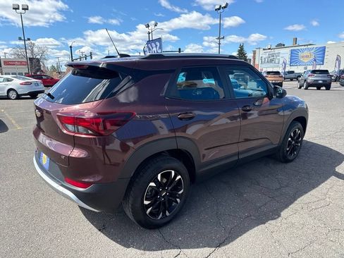 Used 2022 Chevrolet TrailBlazer LT w/ LPO, Blackout Package AWD/4WD image 8