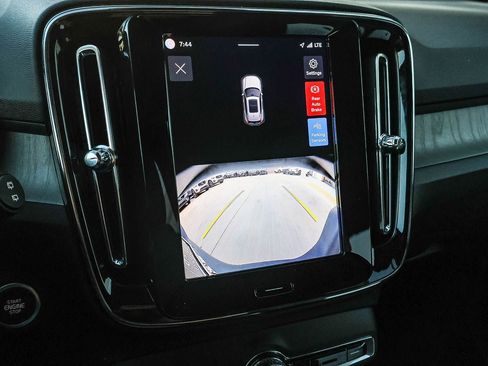 Used 2025 Volvo XC40 B5 Core image 38