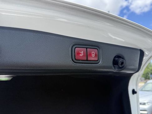 Used 2017 Mercedes-Benz E 300 image 21