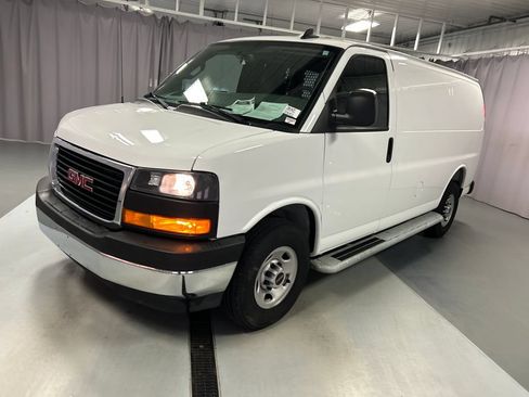 Used 2025 GMC Savana 2500 w/ Driver Convenience Package RWD image 3