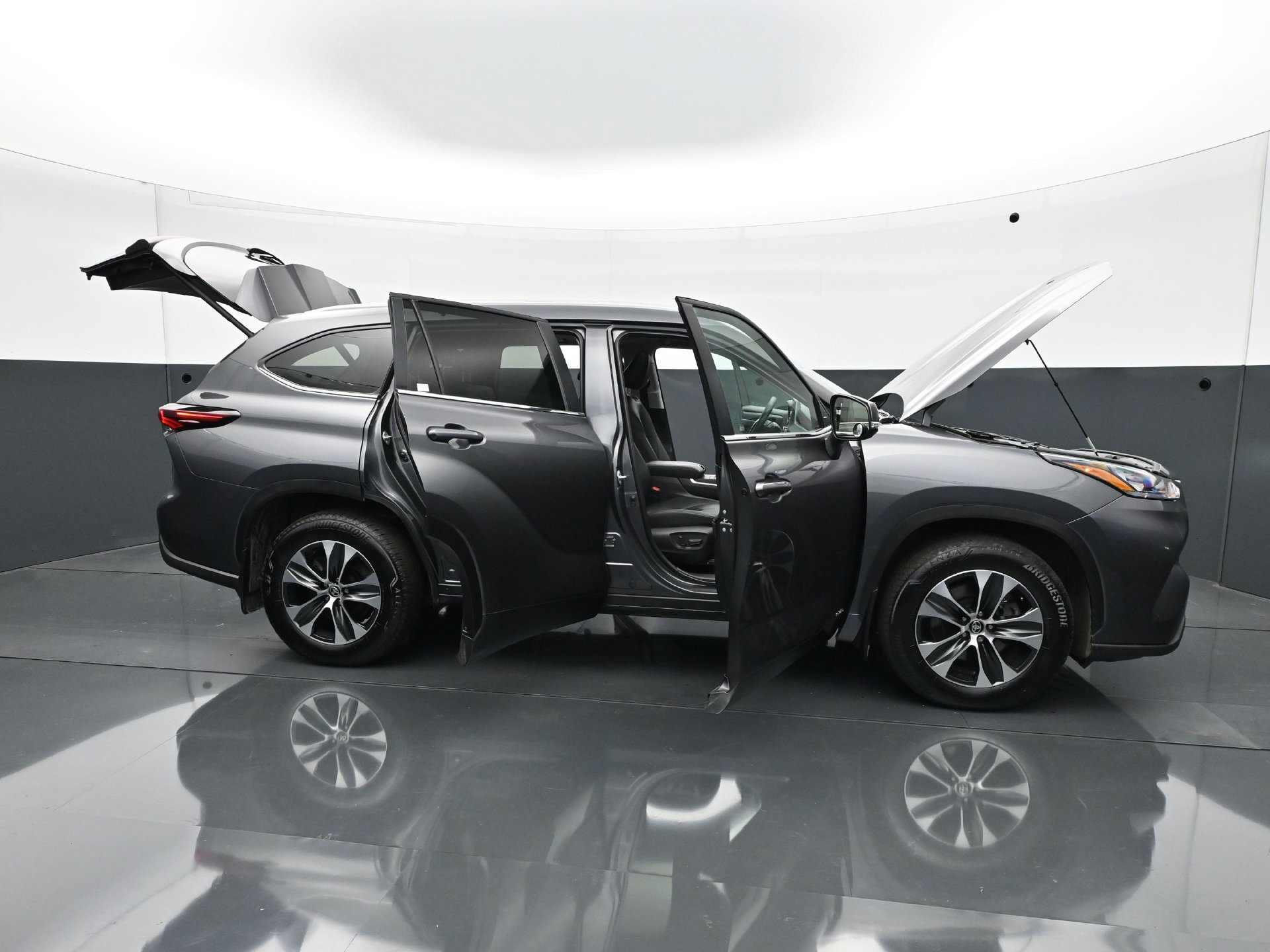 Used 2025 Toyota Highlander XLE AWD/4WD image 35