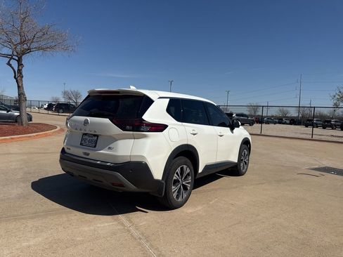 Used 2021 Nissan Rogue SV image 6