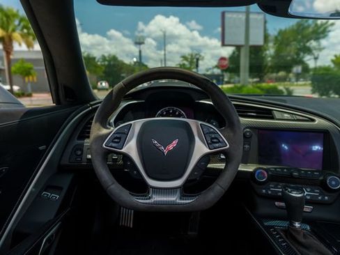 Used 2016 Chevrolet Corvette Z06 w/ 3LZ Preferred Equipment Group RWD image 11