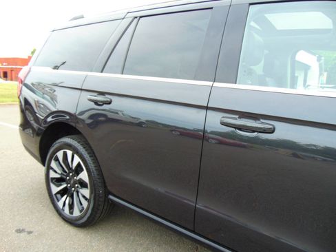 Used 2025 Ford Expedition Platinum w/ Driver's Package AWD/4WD image 46