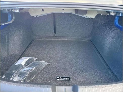 Used 2024 Volkswagen Jetta SE w/ Panoramic Sunroof Package image 8