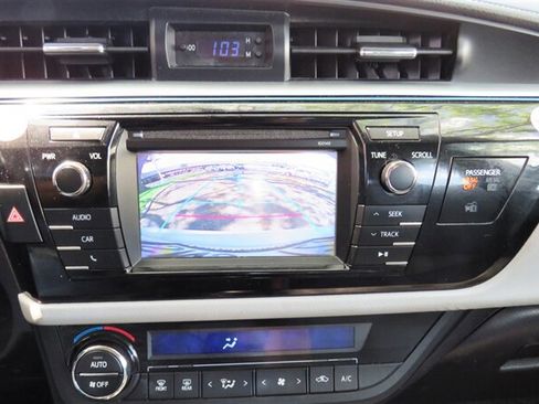 Used 2015 Toyota Corolla LE FWD image 13