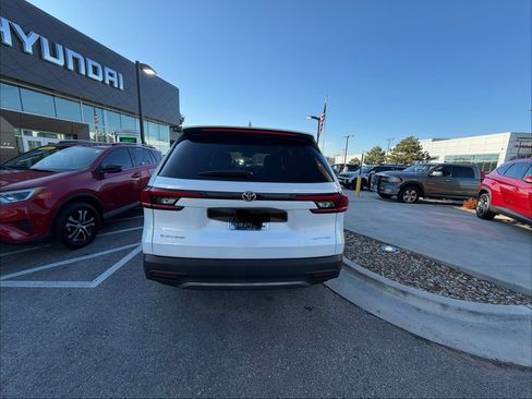 Used 2024 Toyota Grand Highlander Limited image 6