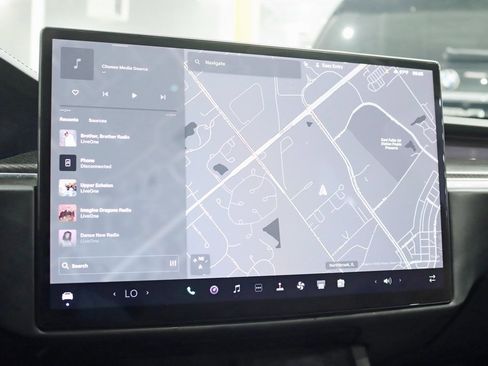 Used 2021 Tesla Model S Plaid image 17