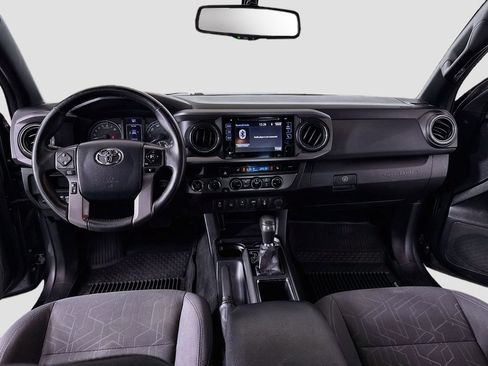 Used 2017 Toyota Tacoma TRD Off-Road w/ Premium & Technology Package AWD/4WD image 21
