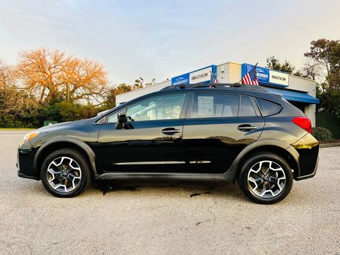 Used 2017 Subaru Crosstrek 2.0i Premium image 17