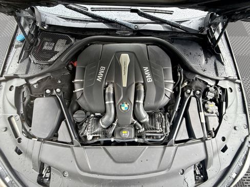 Used 2017 BMW 750i RWD image 18