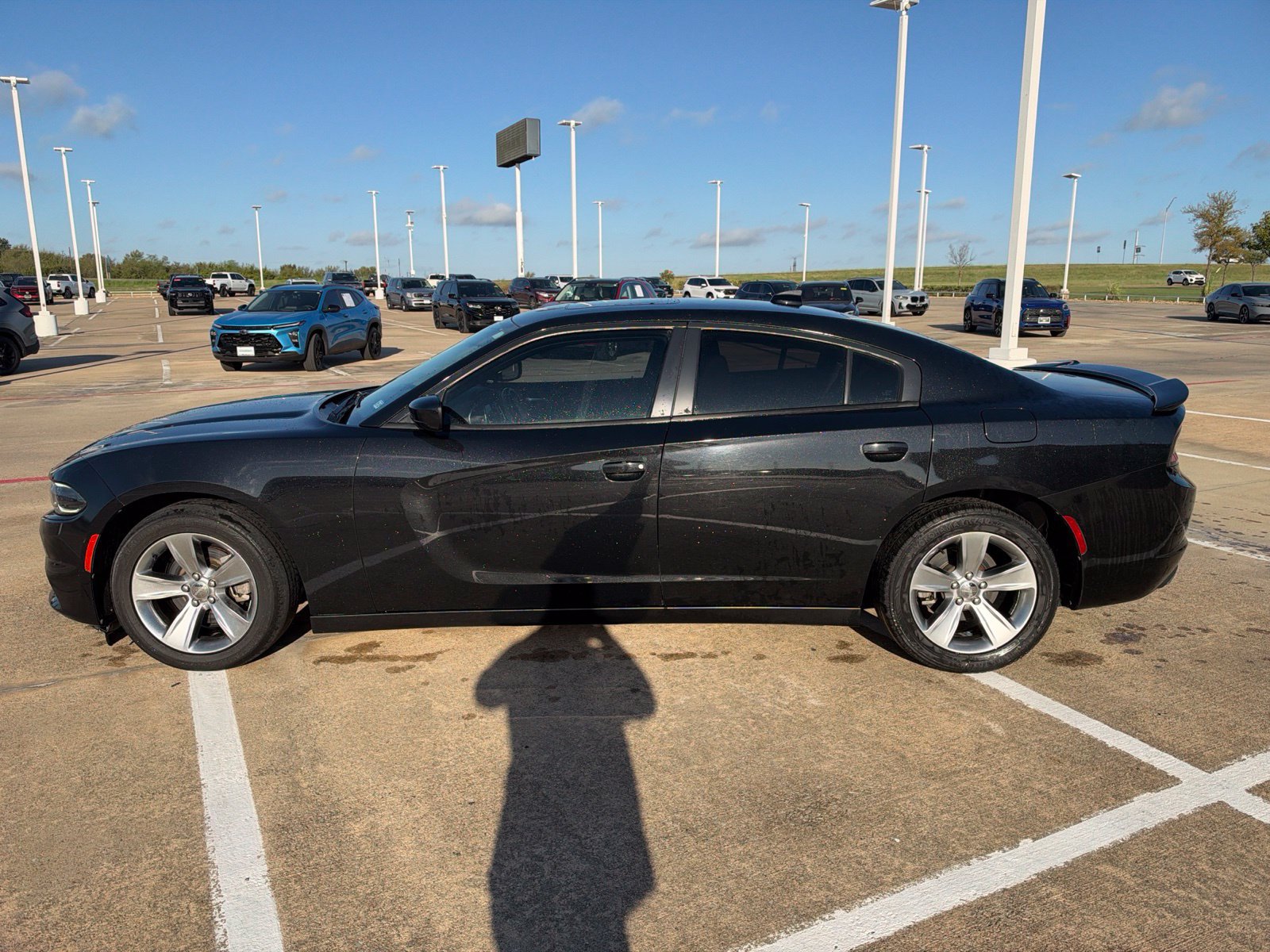 Used 2015 Dodge Charger SXT RWD image 4