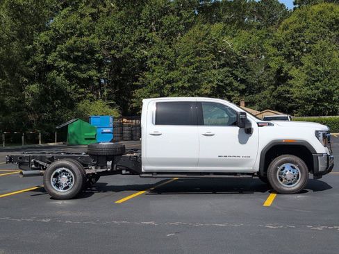 New 2026 GMC Sierra 3500 SLE w/ SLE Convenience Package AWD/4WD image 6