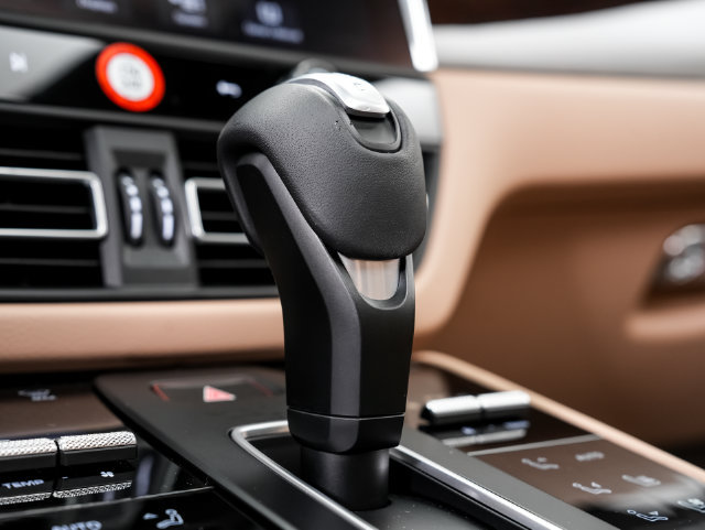 Certified 2026 Porsche Macan AWD/4WD image 22