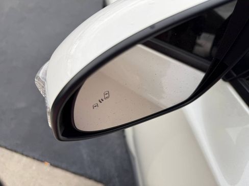 Used 2020 Toyota C-HR XLE image 28