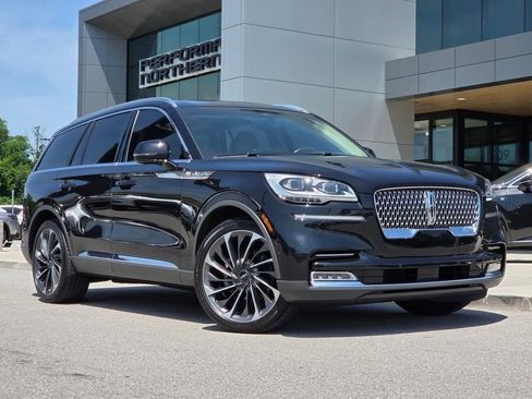 Used 2020 Lincoln Aviator Reserve w/ Equipment Group 202A AWD/4WD image 2