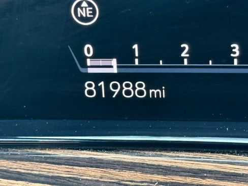 Used 2021 Cadillac Escalade Premium Luxury AWD/4WD image 13