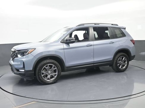 Used 2024 Honda Passport TrailSport image 2