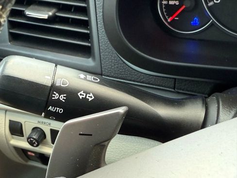 Used 2013 Subaru Legacy 2.5i Premium w/ All-Weather Pkg + Moonroof image 25