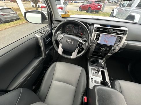 Used 2024 Toyota 4Runner SR5 Premium image 4