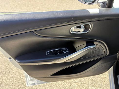 Used 2021 Aston Martin DBX image 11