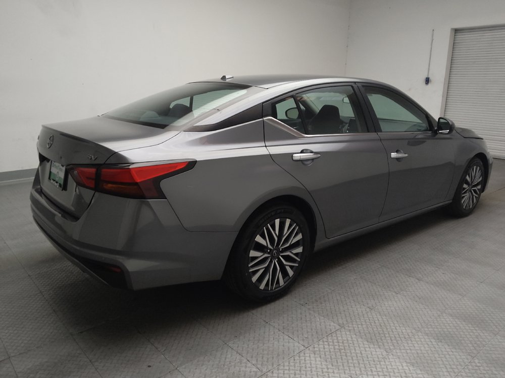 Used 2023 Nissan Altima 2.5 SV FWD image 9