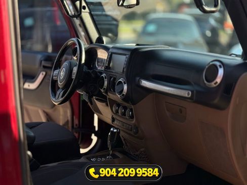 Used 2013 Jeep Wrangler Unlimited Rubicon w/ Connectivity Group AWD/4WD image 29