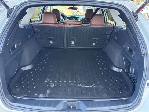 Used 2021 Subaru Outback Touring w/ Popular Package #2 image 11