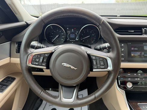 Used 2018 Jaguar XF Prestige image 10