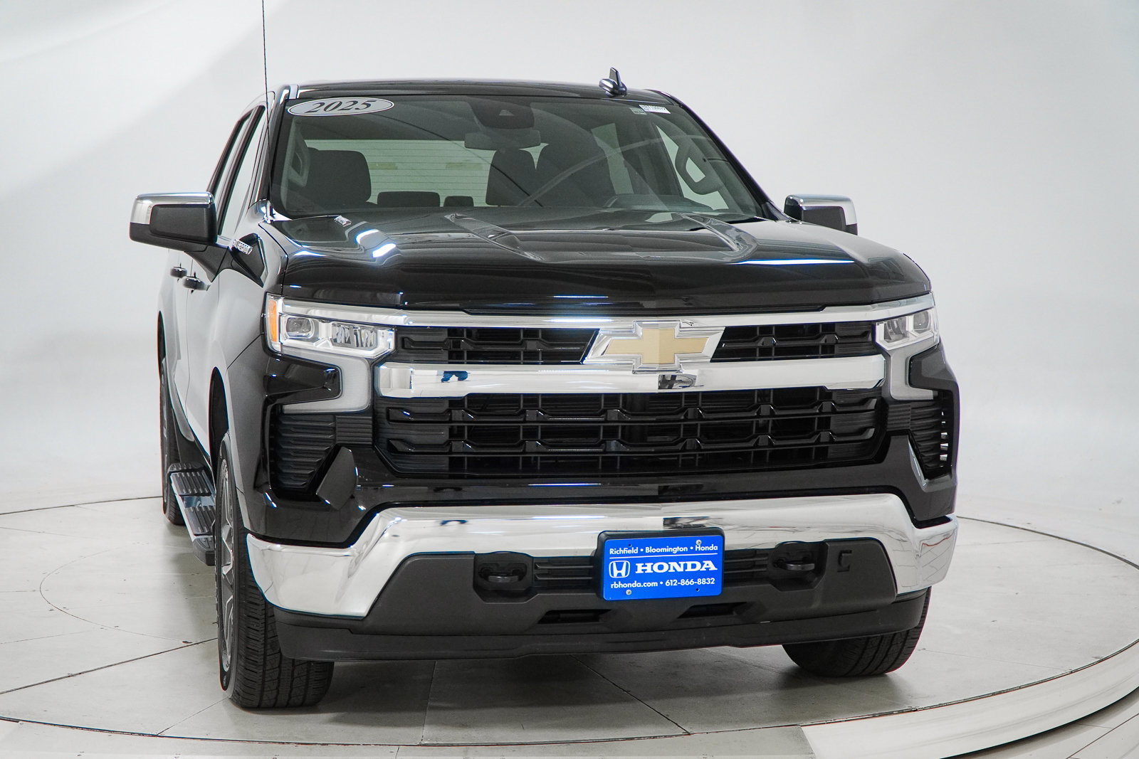 Used 2025 Chevrolet Silverado 1500 LT AWD/4WD image 17