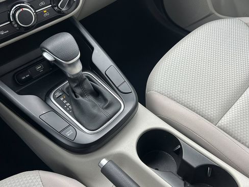 Used 2025 Kia Soul LX w/ LX Technology Package image 22