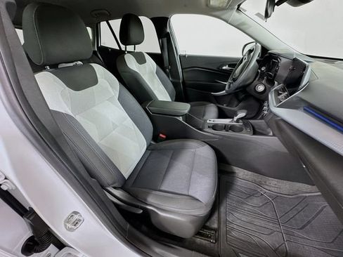 Used 2024 Chevrolet Trax LS w/ LS Convenience Package FWD image 27