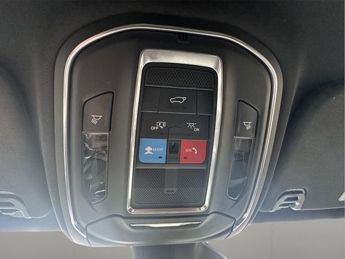 Used 2024 Jeep Wagoneer Series III image 32