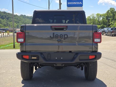 New 2026 Jeep Gladiator Sport AWD/4WD image 13