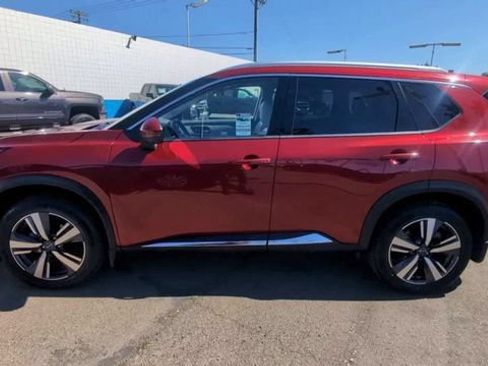 Used 2023 Nissan Rogue SL w/ SL Premium Package FWD image 5