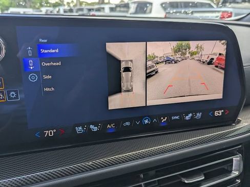 Used 2025 Chevrolet Traverse High Country FWD image 27
