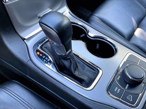 Used 2022 Jeep Grand Cherokee Limited w/ Trailer Tow Group IV image 31