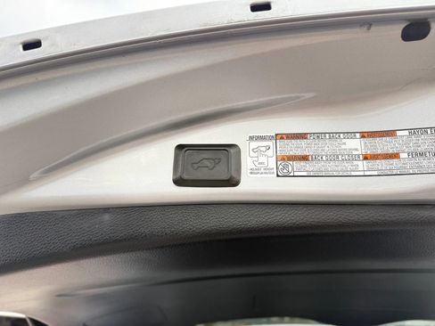 Used 2017 Toyota RAV4 XLE AWD/4WD image 25