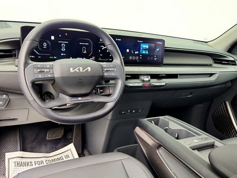 Used 2024 Kia EV9 Light Long Range RWD image 12