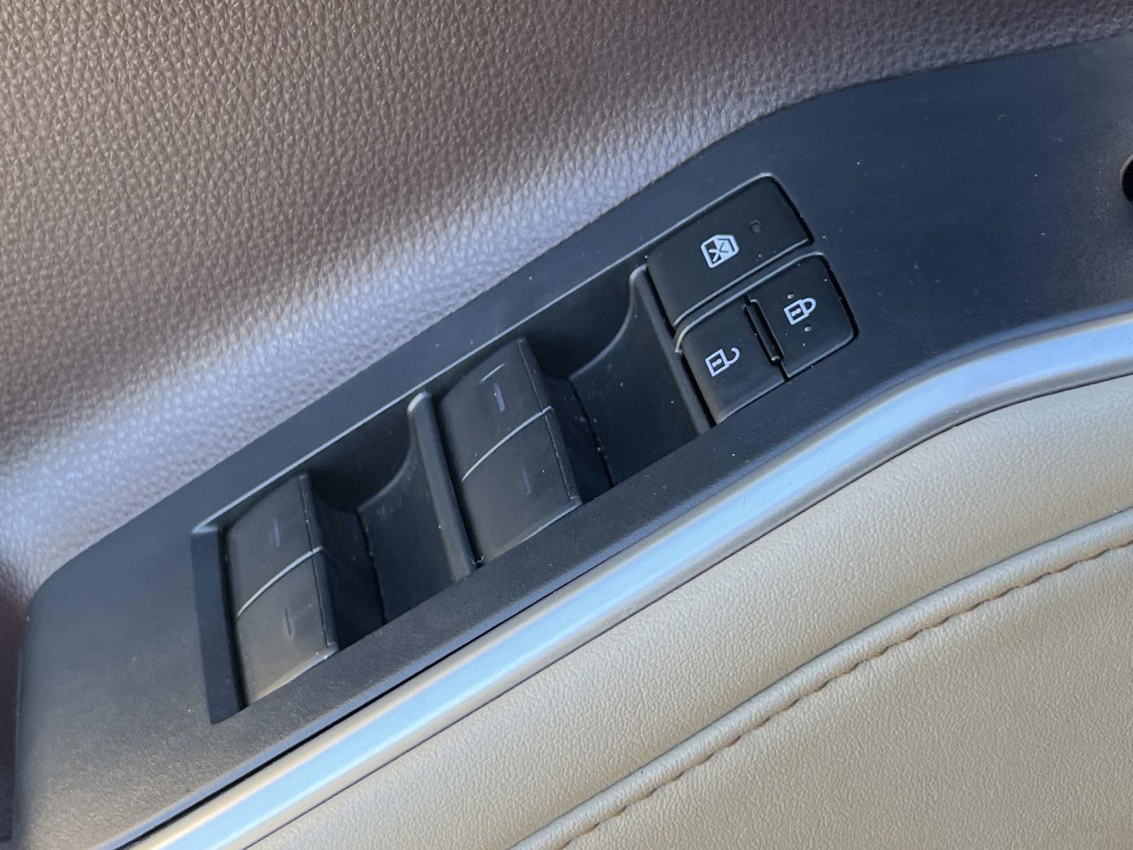 Used 2022 Toyota Highlander XLE FWD image 22