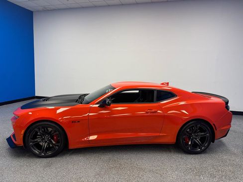 Used 2021 Chevrolet Camaro SS RWD image 6